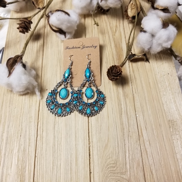 Gorgeous Beaded and Stone Bohemian TURQUOISE  Dangle earrings - Picture 9 of 13